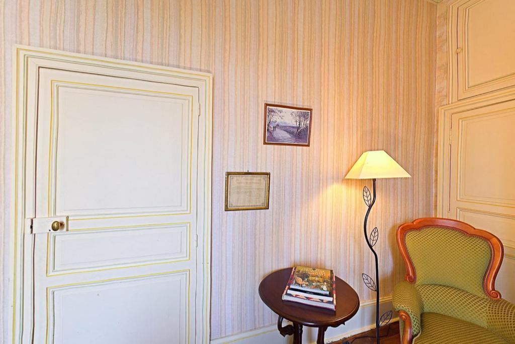 Amphore Du Berry Saint-Amand-Mont-Rond Kamer foto