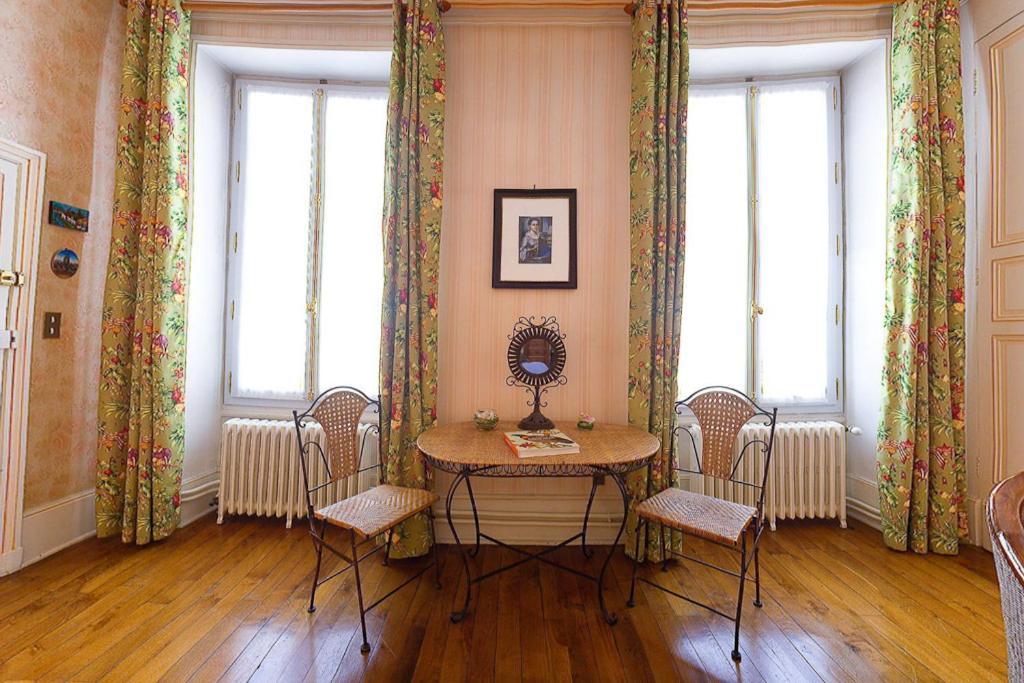 Amphore Du Berry Saint-Amand-Mont-Rond Kamer foto