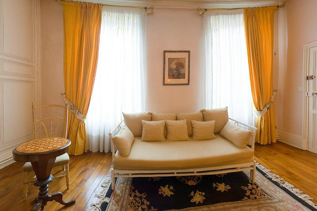 Amphore Du Berry Saint-Amand-Mont-Rond Kamer foto