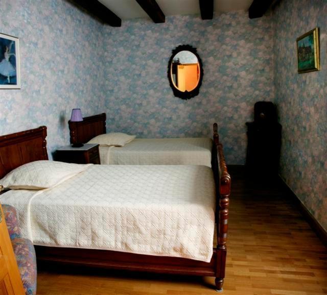 Amphore Du Berry Saint-Amand-Mont-Rond Kamer foto